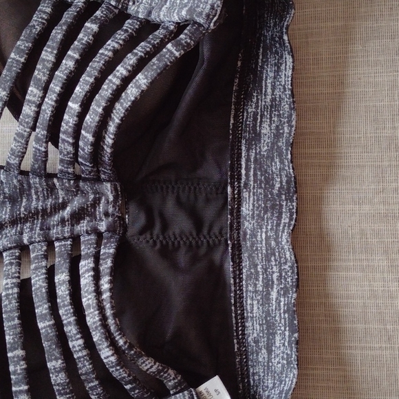 Victoria's Secret VSX SPORT Sports Bra EUC - Picture 6 of 6